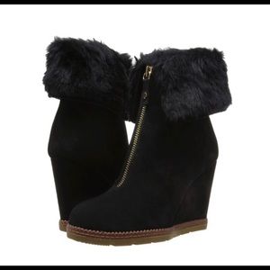 Kate spade “ Stasia” wedge heel bootie w/ faux fur. 9.5